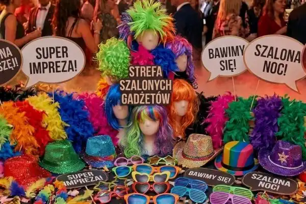 gadżety do fotobudki 360 pistolety na bańki i maski