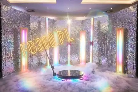 Nowoczesne tło z paneli LED w strefie fotobudki 360 efekt Hollywood