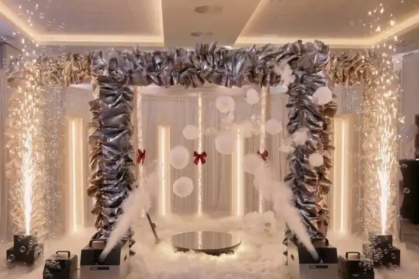 Ikona Efektu WOW od FB360.pl przedstawiająca nowoczesną technologię fotobudki 360 i klasycznej, autorską scenografię oraz efekty specjalne na eventy w Łodzi i Warszawie