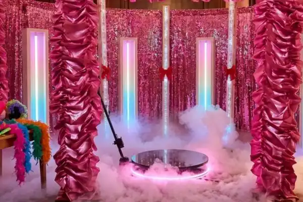 fotobudka 360 z ciężkim dymem i zimnymi ogniami na imprezie