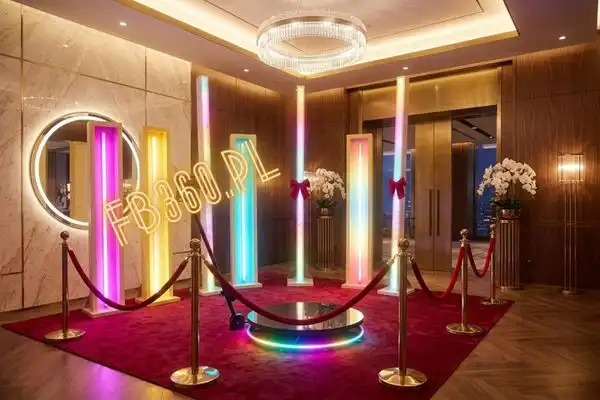 Fotobudka 360 Łódź Pakiet Basic – profesjonalne oświetlenie 5600K i duża platforma 100 cm.