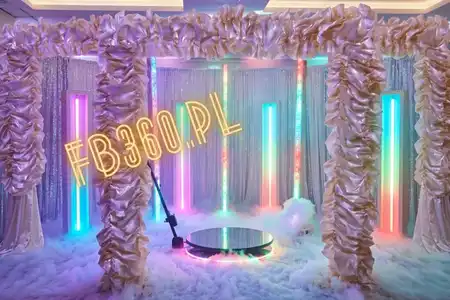 Ekskluzywna dekoracja satynowa fotobudka 360 pakiet platinum luksusowy event