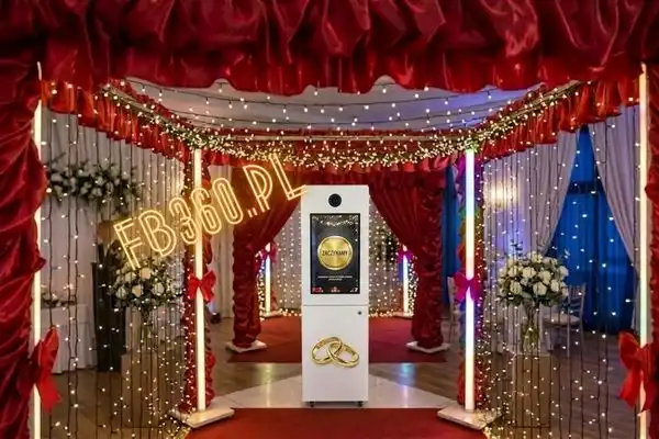 Ekskluzywna strefa fotobudki Łódź – Pakiet Gold z Altaną Eventową, brandingiem i czerwonym dywanem.