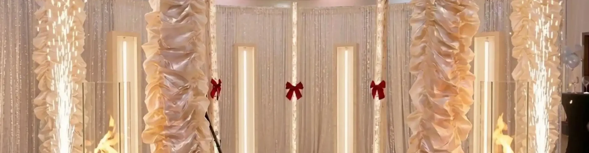 Nowoczesna fotobudka 360 Łódź – goście bawiący się na platformie 100 cm.